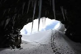 I segreti dell&rsquo;Etna sotterranea: ghiacciai perenni e grotte dimenticate