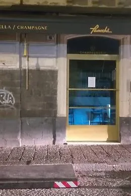 Catania, stretta anti covid: la Polizia municipale chiude un bar, due pub e 4 mini market