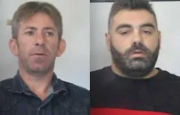 Catania. botte e minacce con un coltello a un 18enne per rubargli lo smartphone: arrestati