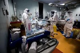 Coronavirus, a Catania carenza di posti nei reparti Covid: 8 anziani positivi restano in Pronto soccorso