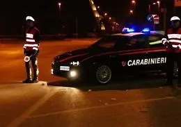 Pregiudicato forza posto di blocco a Noto: inseguito e arrestato