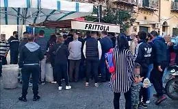 Covid, assembramenti a Palermo in street food e mercati