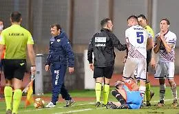 Catania Calcio, squalifica per 4 turni al tecnico Raffaele. &laquo;Ho toccato la palla in campo, ma gioco era fermo&raquo;