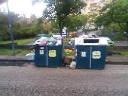 Catania, viale Biagio Pecorino: cassonetti stracolmi per intere settimane