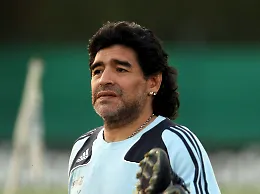 Clamoroso al processo Maradona: una cartella clinica dell'accusa appartiene al padre del campione
