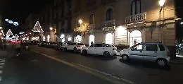 Catania: file di auto in sosta in via Etnea e nessuna multa