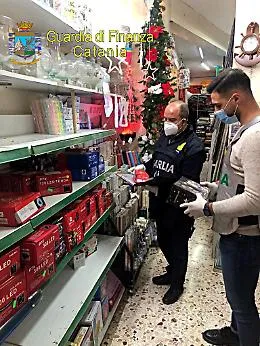 Ramacca, la GdF ha sequestrato 5 mila "pezzi" natalizi non sicuri