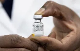 Coronavirus, l'Europa accelera sul vaccino di Pfizer: prime dosi entro il 2020