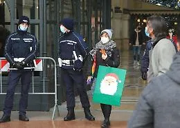 Covid, Italia tutta in zona rossa per Natale
Ecco che cosa si pu&ograve; fare e che cosa &egrave; vietato