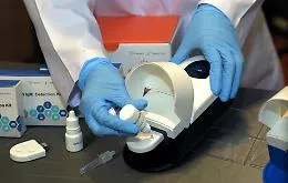 Test Covid e referti abusivi, 2 medici e un infermiere indagati a Catania