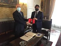 Catania, il sindaco saluta il prefetto Sammartino nel giorno del commiato: &laquo;Grati a un servitore dello Stato&raquo;