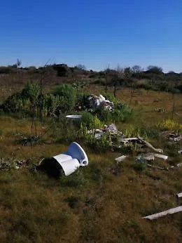 Tremestieri Etneo Ct): rifiuti pericolosi abbandonati in terreno agricolo