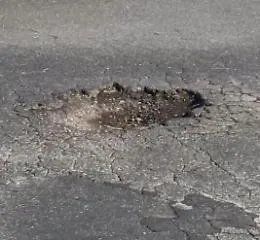 Mascalucia (Ct): buca pericolosa in corso San Vito