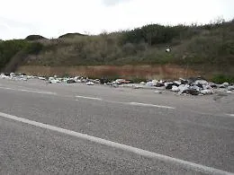 Incivilt&agrave; e menefreghismo nella strada provinciale 105 Scoglitti - Santa Croce (Rg)
