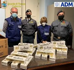 Catania, Gdf e Agenzia Dogane sequestrano in porto 72 kg di sigarette