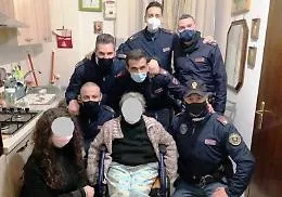 Caltanissetta, premiati poliziotti che hanno regalato la macchina del caff&egrave; a un'anziana