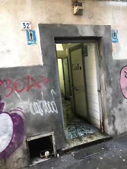 Catania: unico servizio WC di via Candio in stato indecoroso