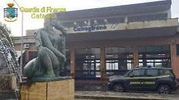 Caltagirone, cinque anziani multati: giocavano a briscola alla stazione