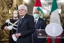 Crisi, Mattarella: &laquo;Ci vuole un governo in piene funzioni&raquo; E convoca Draghi