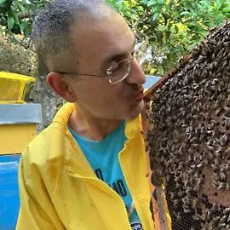 Andrea Licari, il malato di sclerosi multipla diventato il &ldquo;Signore delle api&rdquo;
