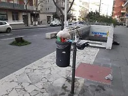 Catania: cestini ricolmi di rifiuti in Corso delle Province