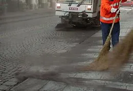 Cenere Etna, a Catania revocati divieti per le due ruote e limite di velocit&agrave;