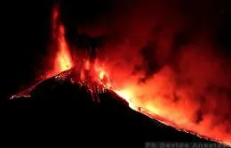 Etna, notte &ldquo;tranquilla&rdquo; sul vulcano ma continuano le colate laviche