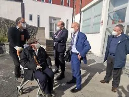 Catania, il vaccino a nonno Antonio, 105 anni: &laquo;Il covid &egrave; come una guerra, ma siamo tutti dalla stessa parte&raquo;