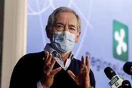 Bertolaso: &laquo;Le sole chiusure non bastano, serve vaccinare&raquo;