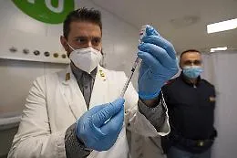L'Asp di Ragusa ha sospeso dal servizio (e dallo stipendio) 30 dipendenti "no vax"