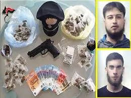 Mascalucia, pusher scovati dai carabinieri subito dopo una "vendita"
