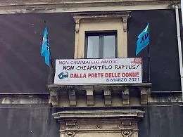 Otto Marzo, dalla Uil il messaggio sul balcone: &laquo;Non chiamatelo amore. Non chiamatelo raptus!&raquo;