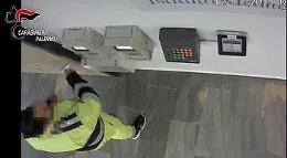 Palermo, "furbetti" del cartellino in ospedale: nove dipendenti indagati