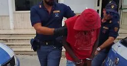 Trafficante di esseri umani preso a Crotone su ordine della Dda di Catania