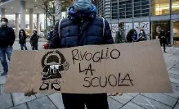 Scuola, la didattica al 75% non parte. I genitori: &laquo;Basta tira e molla&raquo;