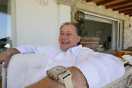 Orologi di lusso venduti dai clan: tra i clienti anche Lele Mora ed ex calciatori