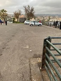 Catania, lungomare: c&rsquo;&egrave; chi passeggia e chi posteggia