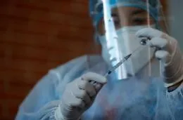 Covid, almeno dai 7 ai 13 mesi per vaccinare tutti e tornare alla normalit&agrave;