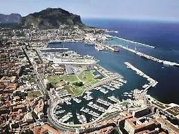 Infrastrutture porti e digitale per fare impresa