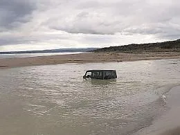 S&rsquo;impantana con il fuoristrada all&rsquo;Oasi del Simeto: turista multato