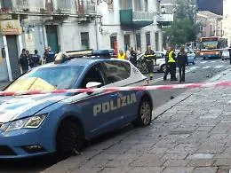 Adrano, deposito abusivo di bombole "difeso" a calci, pugni e minacce da una donna