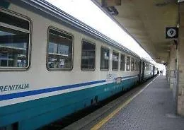 I pendolari e i treni &ldquo;lumaca&rdquo; in Sicilia In due mesi solo 90 convogli in orario