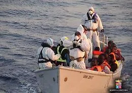 Coronavirus, Borrelli d&agrave; l'ok alle navi e alle aree a terra per la quarantena dei migranti