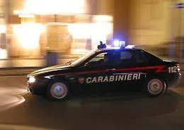 Barrafranca, litiga con alcuni ragazzi in un bar, torna a casa, si arma e spara una fucilata
