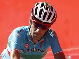&rdquo;Si &egrave; fatto trainare dell&rsquo;ammiraglia&rdquo; Vincenzo Nibali squalificato da Vuelta
