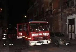 Catania, I vigili del fuoco salvano non vedente da incendio
