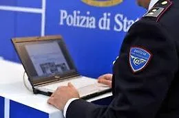 Palermo, diffondono video os&eacute; di una compagna: denunciati cinque minori
