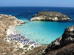 Non solo migranti e hotspot: la Regione scommette sul brand Lampedusa con un fondo speciale
