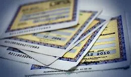 Non esibisce l'assicurazione dell'auto
e scatta multa: ma giudice l'annulla