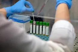 Illeciti nelle analisi sui tamponi Covid: tre operatori sanitari sospesi altri 9 denunciati